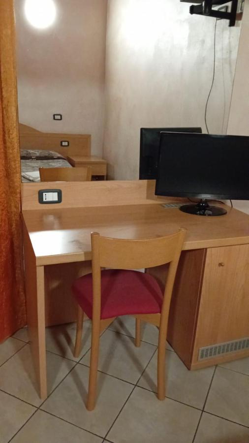 Mambly B&B Ristorante Pizzeria Galliate Dış mekan fotoğraf