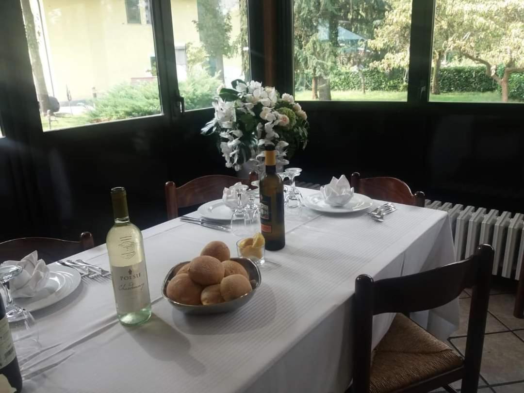 Mambly B&B Ristorante Pizzeria Galliate Dış mekan fotoğraf